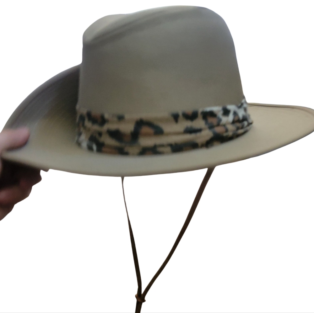Vintage women's Thick Canvas fedora hat in taupe With Leopard Band And Strap